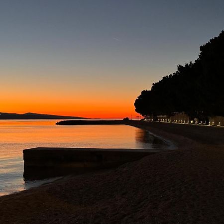 Guesthouse On The Beach Baska Voda Bagian luar foto