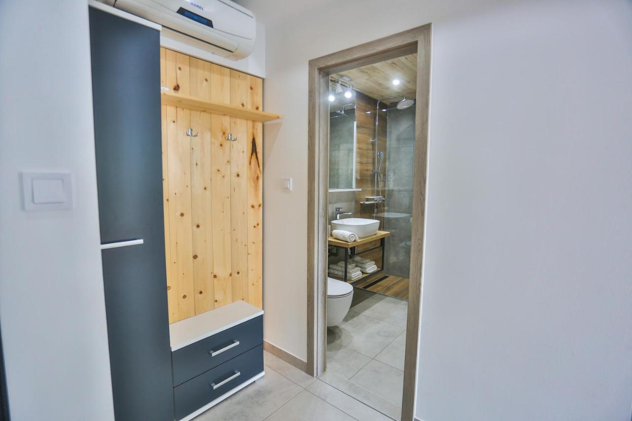 Guesthouse On The Beach Baska Voda Bagian luar foto