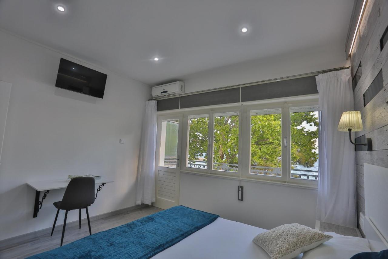Guesthouse On The Beach Baska Voda Bagian luar foto