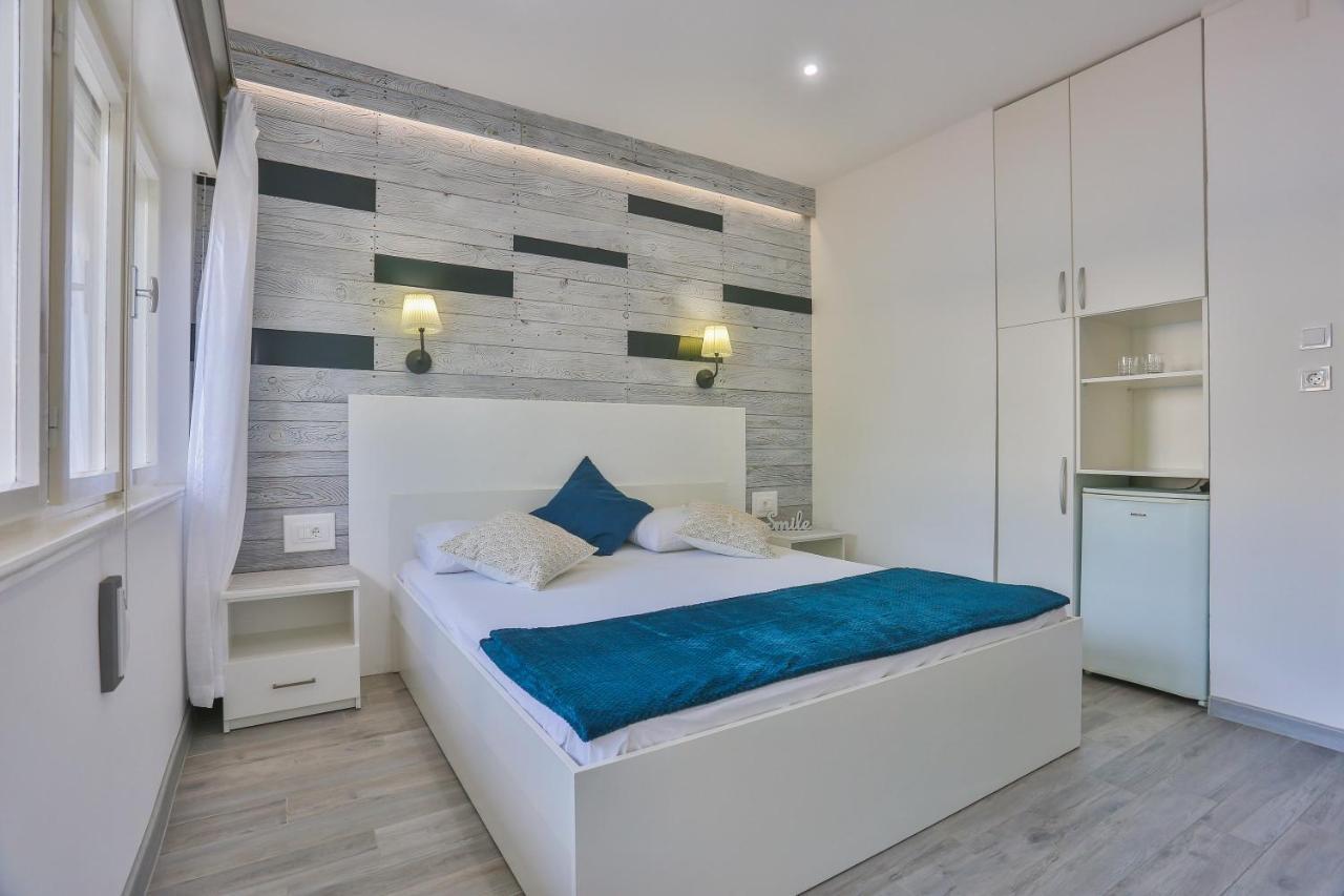 Guesthouse On The Beach Baska Voda Bagian luar foto