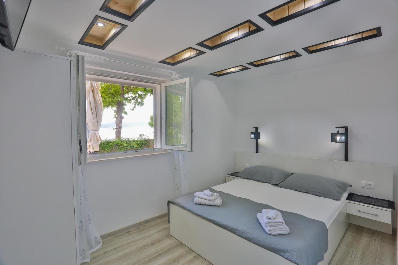 Guesthouse On The Beach Baska Voda Bagian luar foto