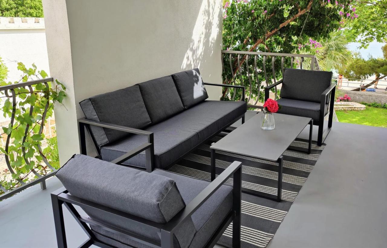 Guesthouse On The Beach Baska Voda Bagian luar foto