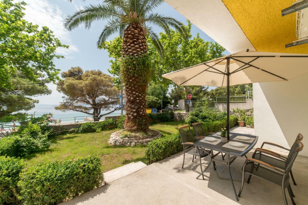 Guesthouse On The Beach Baska Voda Bagian luar foto
